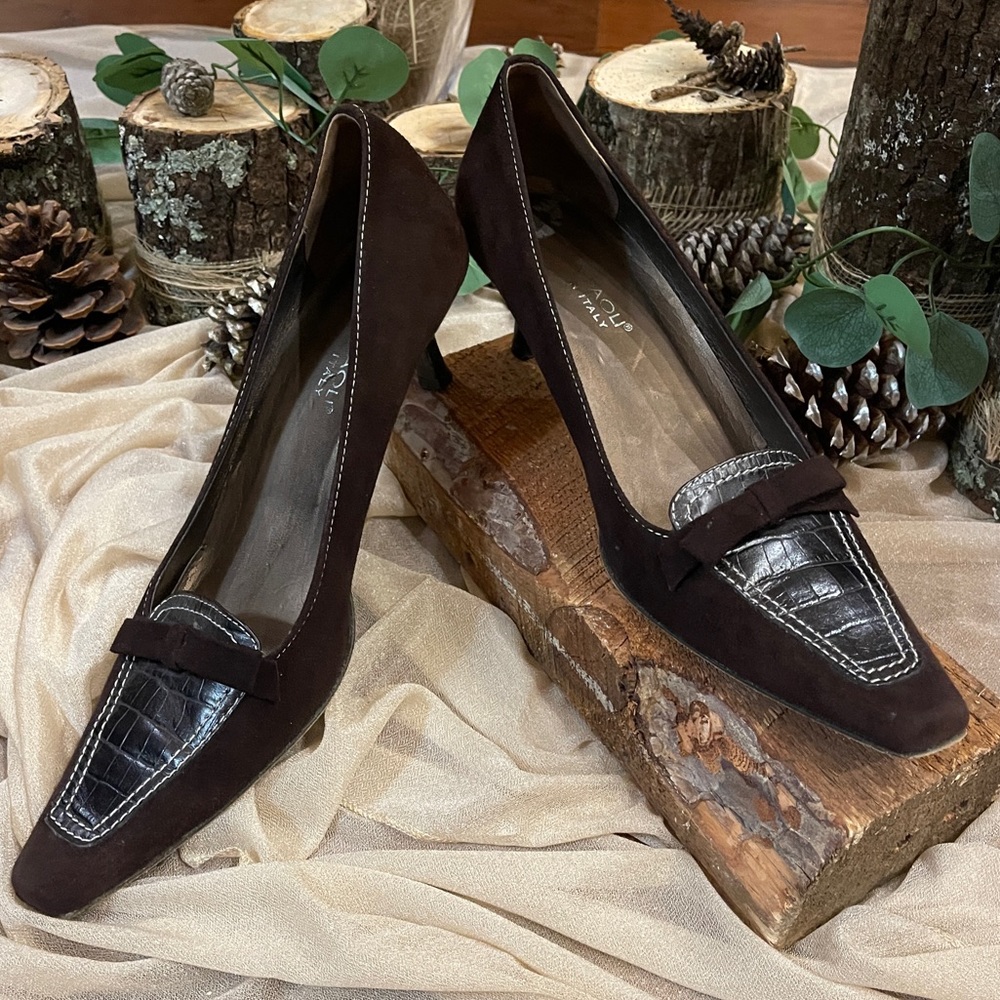 Mila Paoli Brown Suede & Leather Pumps - Size 10.
